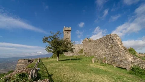 Time lapse of the radicofani tower Video stock 69138328