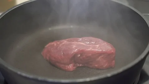 Time lapse of raw rib eye beefsteak been fried on a frying pan Video stock 111512902