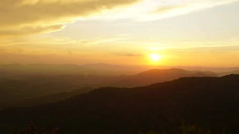 Time Lapse Ray light and cloud moving in the evening day. Video stock 130225351