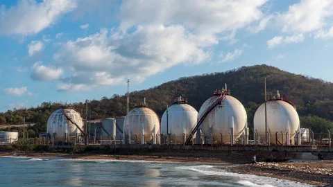 Time Lapse. Refinery with oil depots and storage tanks for petrochemicals  Video stock 125036954