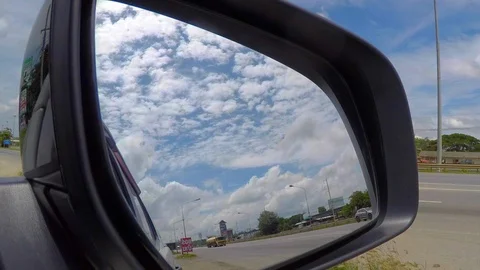 Time Lapse Reflection Of Cloudscape And Traffic In Car Side Mirror 库存影片 93273329