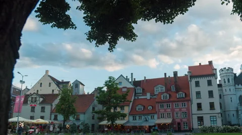 Time-lapse revealing a square in Old Town of Riga 스톡 동영상 64164081