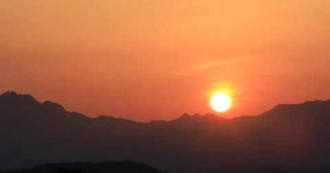 Time lapse of rising sun over mountain Stock Footage 73718999