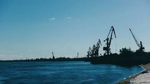 Time-lapse river crane unloads a barge Stock Footage 77350279