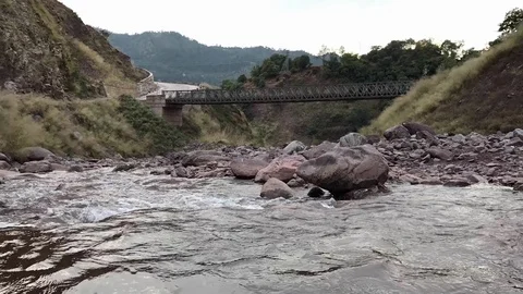 Time lapse river flowing between mountains in muzaffarabad, Pakistan Видео 119350374