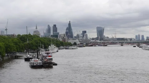Time Lapse of River Thames with City of London in background London UK Vídeos de archivo 64898497