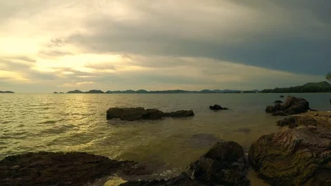 Time lapse of rock and cloud Stockbeeldmateriaal 82881285
