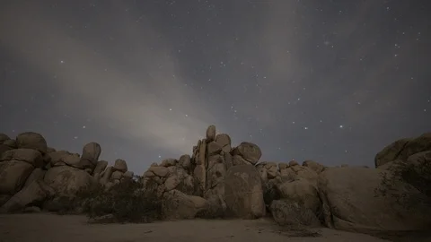 Time-lapse of rock under beautiful stars in Joshua Tree National Park at night Stock Footage 116600541