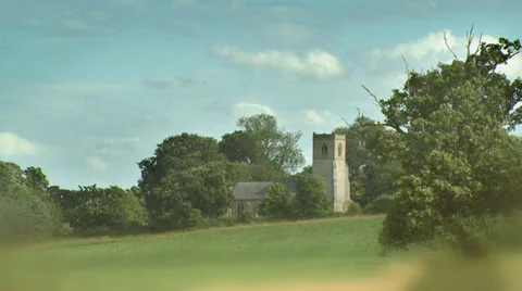 Time lapse of rolling clouds above castle in the British Countryside 스톡 동영상 32961549