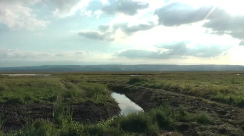 Time lapse of rolling clouds over welsh coast line on the river Dee Video stock 41268784