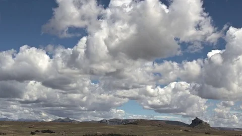TIme Lapse: Rolling Clouds Over African Plateau in Drakensberg, South Africa 4K 動画素材 71209035