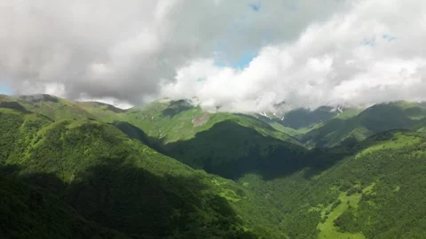Time-lapse of rolling green hills and shifting clouds Video stock 272329385