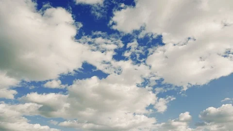 Time lapse. Rolling puffy clouds are moving, white lightnes cloud. Stock Footage 111642887
