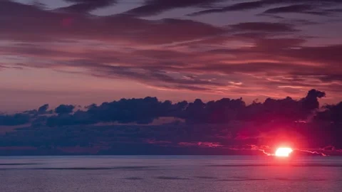 Time lapse of Romantic colorful sunset at the sea Vidéo 269491542