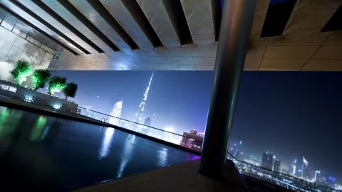 Time-Lapse of Rooftop Pool View with Burj Khalifa at Night Stockbeeldmateriaal 332683772