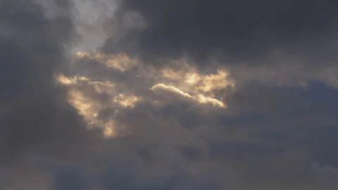 Time lapse of rotation clouds mixed with sunlight Video stock 106268606
