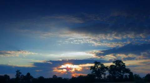 Time lapse of running clouds. 24 fps. Video stock 778921