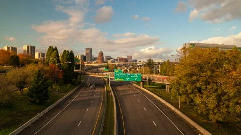 Time Lapse of Rush Hour Traffic on I5 Highway with Portland OR Skyline Autumn 스톡 동영상 43671241