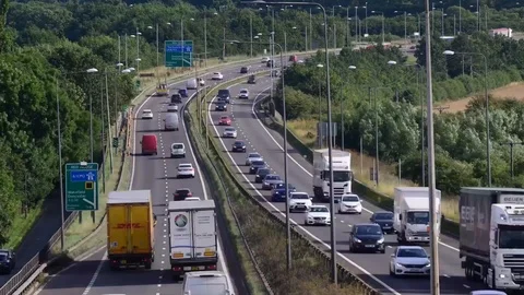 Time lapse rush hour traffic traveling on the A1/M motorway Doncaster, UK Video stock 113456074