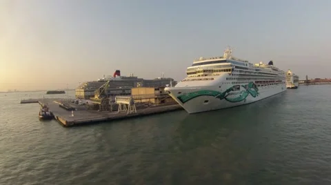 Time lapse sailing from venice pier Stock Footage 43324211