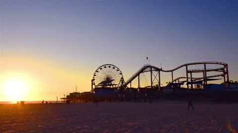 Time-lapse of the Santa Monica Pier at sunset Видео 64266028