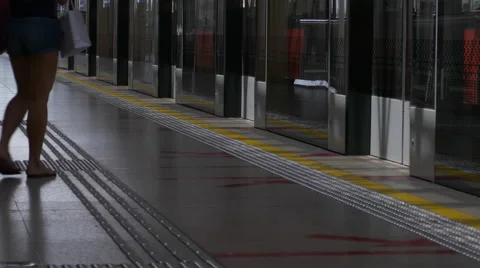 Time-lapse scene of commuters rushing for transport Stock Footage 49737439