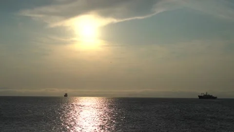 Time lapse of the seascape against the background of the sunset Vídeo Stock 134432858