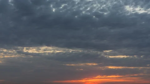 Time lapse of setting orange sun moving through the sunset blue clouds on sky Stock-Footage 140544599