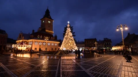 Time-lapse of Sfatului Square, decorated tree, Christmas,downtown Brasov  Stock Footage 47116364