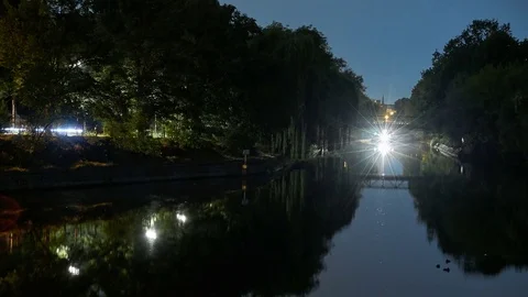 Time lapse of a ship passing by a canal cross in Berlin at night - 4K 動画素材 83861379