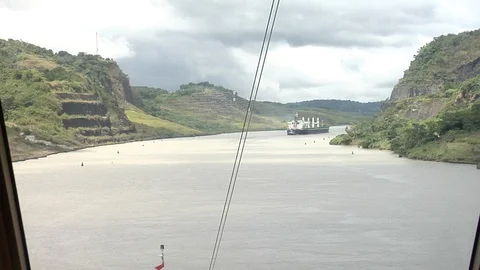 Time lapse of ship passing through the Panama Canal (Forward view) Stock-Footage 90442594