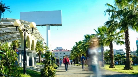Time lapse shooting video. Large Billboard 6x3 in the city center high level. Vidéo 108001933