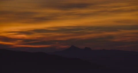 Time lapse shot of beautiful sunrise over mountains. Morning in Vashlovani park Vídeos de archivo 167908978