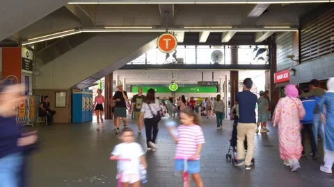 Time-lapse shot capturing a bustling concourse of Sydney's Circular Quay Stock Footage 337911903