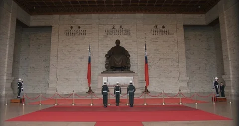 Time-lapse shot of changing of the guard at the  Chiang Kai-Shek Memorial Hall Stock Footage 89905514
