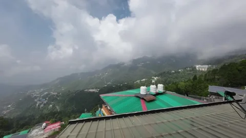 Time lapse shot of clouds in Mountains in India  스톡 동영상 347018900