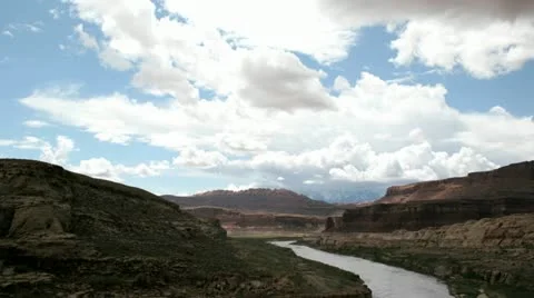 Time-lapse shot of clouds passing over the Colorado River in Glen Canyon Video stock 11520603