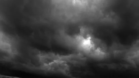 Time-lapse shot of dark grey storm clouds in the sky. Dark clouds move in w.. 스톡 동영상 315550777