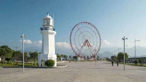Time lapse shot of Ferris wheel and lighthouse of Batumi 库存影片 232302871