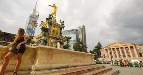 Time lapse shot of Neptune Fountain and Drama theatre in Batumi. Georgia 스톡 동영상 149266641