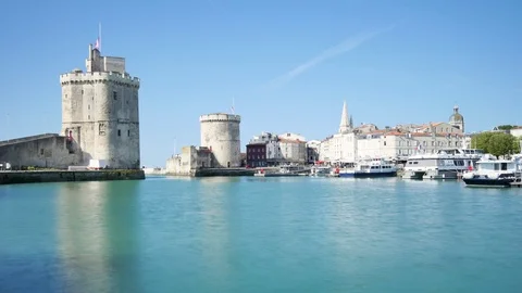 Time lapse shot in summer in La Rochelle, in France. Old port in the city. Stock-Footage 94816254