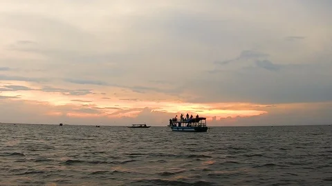 Time lapse shot of sunset at Siem Reap Tonle Sap Kompong Phluk, Cambodia 스톡 동영상 108198770