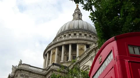 Time lapse showing the dome of St pauls Cathedral and red telephone box Stock Footage 66583544