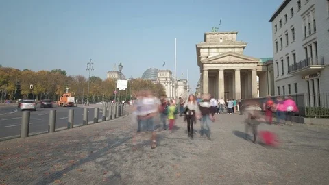 Time lapse of the side of Brandenburg Gate 스톡 동영상 81565013