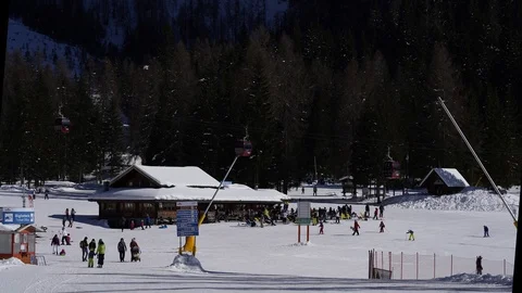 Time lapse of a ski resort Vidéo 126029107