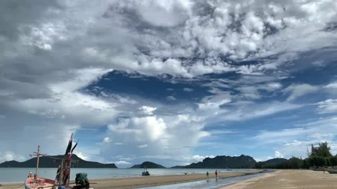 Time lapse of sky and beach after storm 스톡 동영상 170742607