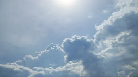 Time lapse of sky and clouds running billowing. 4k 4096x2304 clip. Video stock 51136922