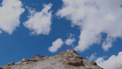 Time lapse of sky behind monastery in ladakh Vídeo Stock 121962185