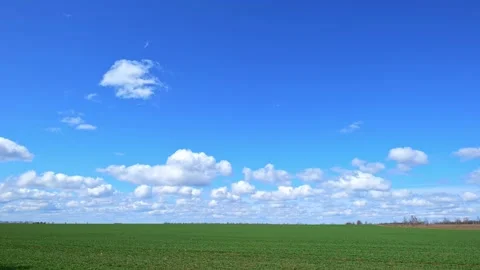 Time lapse of the sky over a green field in spring Stock Footage 195121306