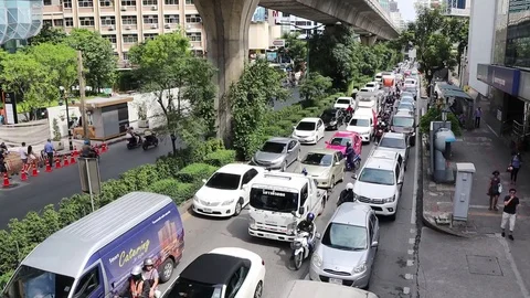  Time lapse of slow moving traffic on Sukhumvit road. Stock Footage 97276182